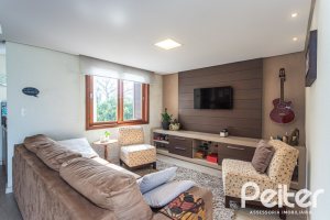 Cobertura à venda com 121m², 3 dormitórios, 1 suíte, 2 vagas, no bairro Vila Assunção em Porto Alegre