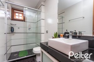 Cobertura à venda com 121m², 3 dormitórios, 1 suíte, 2 vagas, no bairro Vila Assunção em Porto Alegre