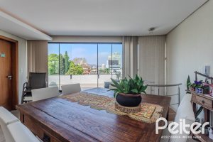 Cobertura à venda com 121m², 3 dormitórios, 1 suíte, 2 vagas, no bairro Vila Assunção em Porto Alegre