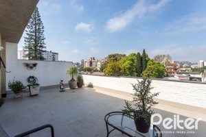 Cobertura à venda com 121m², 3 dormitórios, 1 suíte, 2 vagas, no bairro Vila Assunção em Porto Alegre