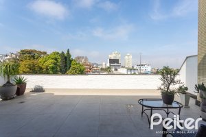 Cobertura à venda com 121m², 3 dormitórios, 1 suíte, 2 vagas, no bairro Vila Assunção em Porto Alegre