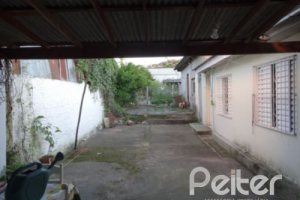 Terreno à venda com 110m², 2 vagas, no bairro Camaquã em Porto Alegre