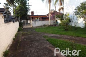 Terreno à venda com 110m², 2 vagas, no bairro Camaquã em Porto Alegre