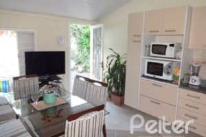 Terreno à venda com 110m², 2 vagas, no bairro Camaquã em Porto Alegre