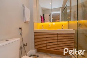 Apartamento à venda com 136m², 3 dormitórios, 1 suíte, 2 vagas, no bairro Tristeza em PORTO ALEGRE