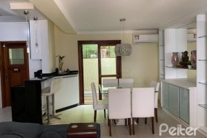 Casa em Condomínio à venda com 122m², 3 dormitórios, 1 suíte, 2 vagas, no bairro Cristal em Porto Alegre