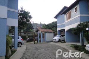 Casa em Condomínio à venda com 122m², 3 dormitórios, 1 suíte, 2 vagas, no bairro Cristal em Porto Alegre