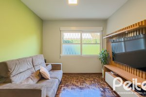 Casa à venda com 350m², 6 dormitórios, 1 suíte, 4 vagas, no bairro Tristeza em Porto Alegre