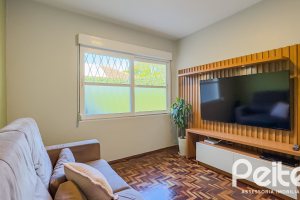 Casa à venda com 350m², 6 dormitórios, 1 suíte, 4 vagas, no bairro Tristeza em Porto Alegre