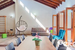 Casa à venda com 350m², 6 dormitórios, 1 suíte, 4 vagas, no bairro Tristeza em Porto Alegre