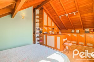 Casa à venda com 350m², 6 dormitórios, 1 suíte, 4 vagas, no bairro Tristeza em Porto Alegre