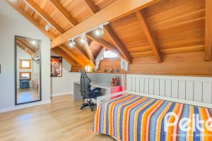 Casa à venda com 350m², 6 dormitórios, 1 suíte, 4 vagas, no bairro Tristeza em Porto Alegre