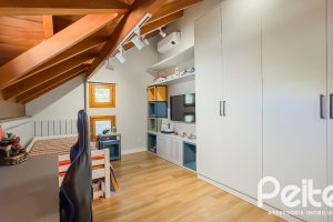 Casa à venda com 350m², 6 dormitórios, 1 suíte, 4 vagas, no bairro Tristeza em Porto Alegre