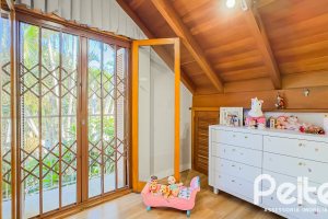 Casa à venda com 350m², 6 dormitórios, 1 suíte, 4 vagas, no bairro Tristeza em Porto Alegre