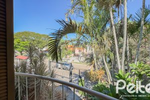 Casa à venda com 350m², 6 dormitórios, 1 suíte, 4 vagas, no bairro Tristeza em Porto Alegre