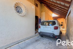 Casa à venda com 350m², 6 dormitórios, 1 suíte, 4 vagas, no bairro Tristeza em Porto Alegre