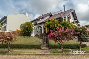 Casa à venda com 456m², 3 dormitórios, 3 suítes, 5 vagas, no bairro Vila Assunção em Porto Alegre