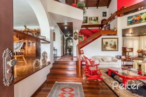 Casa à venda com 456m², 3 dormitórios, 3 suítes, 5 vagas, no bairro Vila Assunção em Porto Alegre