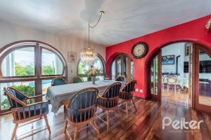 Casa à venda com 456m², 3 dormitórios, 3 suítes, 5 vagas, no bairro Vila Assunção em Porto Alegre