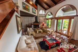 Casa à venda com 456m², 3 dormitórios, 3 suítes, 5 vagas, no bairro Vila Assunção em Porto Alegre