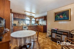 Casa à venda com 456m², 3 dormitórios, 3 suítes, 5 vagas, no bairro Vila Assunção em Porto Alegre