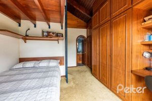 Casa à venda com 456m², 3 dormitórios, 3 suítes, 5 vagas, no bairro Vila Assunção em Porto Alegre