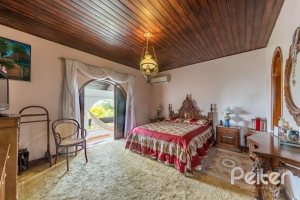 Casa à venda com 456m², 3 dormitórios, 3 suítes, 5 vagas, no bairro Vila Assunção em Porto Alegre