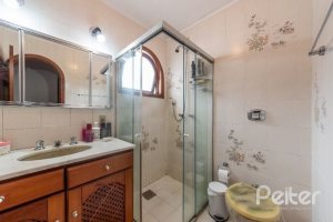 Casa à venda com 456m², 3 dormitórios, 3 suítes, 5 vagas, no bairro Vila Assunção em Porto Alegre