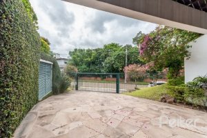 Casa à venda com 456m², 3 dormitórios, 3 suítes, 5 vagas, no bairro Vila Assunção em Porto Alegre