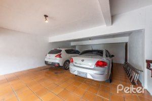 Casa à venda com 456m², 3 dormitórios, 3 suítes, 5 vagas, no bairro Vila Assunção em Porto Alegre