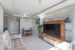 Apartamento à venda com 89m², 3 dormitórios, 1 suíte, 2 vagas, no bairro Ipanema em PORTO ALEGRE