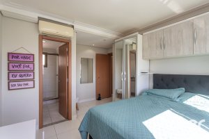 Apartamento à venda com 89m², 3 dormitórios, 1 suíte, 2 vagas, no bairro Ipanema em PORTO ALEGRE