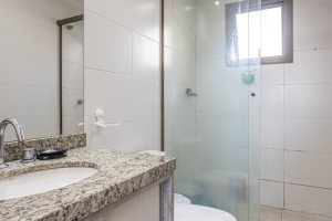 Apartamento à venda com 89m², 3 dormitórios, 1 suíte, 2 vagas, no bairro Ipanema em PORTO ALEGRE