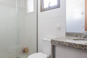 Apartamento à venda com 89m², 3 dormitórios, 1 suíte, 2 vagas, no bairro Ipanema em PORTO ALEGRE