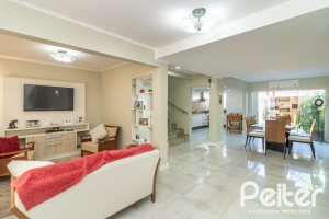 Casa em Condomínio à venda com 159m², 3 dormitórios, 1 suíte, 2 vagas, no bairro Tristeza em Porto Alegre