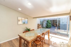 Casa em Condomínio à venda com 159m², 3 dormitórios, 1 suíte, 2 vagas, no bairro Tristeza em Porto Alegre