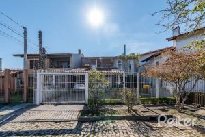 Casa à venda com 257m², 3 dormitórios, 1 suíte, 2 vagas, no bairro Ipanema em Porto Alegre