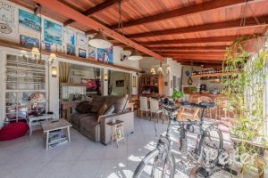 Casa à venda com 257m², 3 dormitórios, 1 suíte, 2 vagas, no bairro Ipanema em Porto Alegre