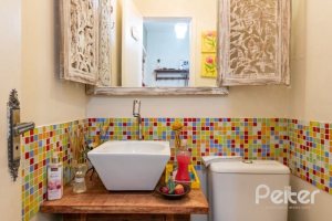 Casa à venda com 257m², 3 dormitórios, 1 suíte, 2 vagas, no bairro Ipanema em Porto Alegre