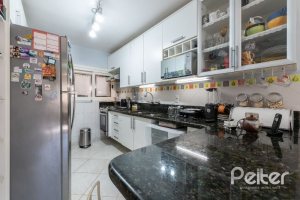 Casa à venda com 257m², 3 dormitórios, 1 suíte, 2 vagas, no bairro Ipanema em Porto Alegre
