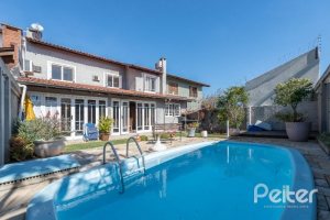 Casa à venda com 257m², 3 dormitórios, 1 suíte, 2 vagas, no bairro Ipanema em Porto Alegre