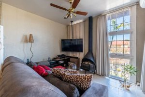 Casa à venda com 257m², 3 dormitórios, 1 suíte, 2 vagas, no bairro Ipanema em Porto Alegre