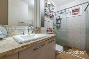 Casa à venda com 257m², 3 dormitórios, 1 suíte, 2 vagas, no bairro Ipanema em Porto Alegre