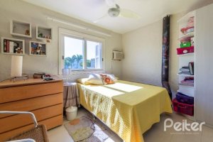 Casa à venda com 257m², 3 dormitórios, 1 suíte, 2 vagas, no bairro Ipanema em Porto Alegre