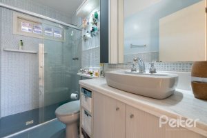 Casa à venda com 257m², 3 dormitórios, 1 suíte, 2 vagas, no bairro Ipanema em Porto Alegre