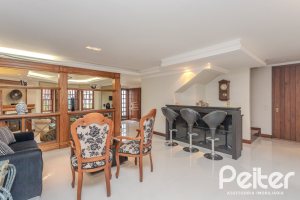 Casa à venda com 290m², 3 dormitórios, 1 suíte, 2 vagas, no bairro Ipanema em Porto Alegre