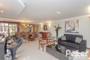 Casa à venda com 290m², 3 dormitórios, 1 suíte, 2 vagas, no bairro Ipanema em Porto Alegre