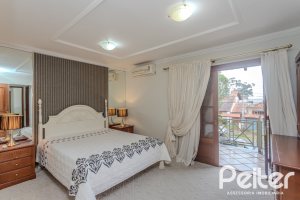 Casa à venda com 290m², 3 dormitórios, 1 suíte, 2 vagas, no bairro Ipanema em Porto Alegre