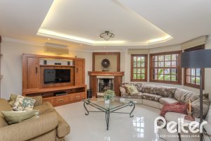 Casa à venda com 290m², 3 dormitórios, 1 suíte, 2 vagas, no bairro Ipanema em Porto Alegre