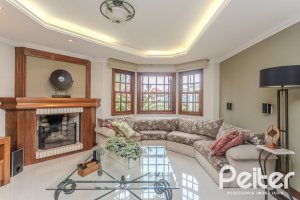 Casa à venda com 290m², 3 dormitórios, 1 suíte, 2 vagas, no bairro Ipanema em Porto Alegre